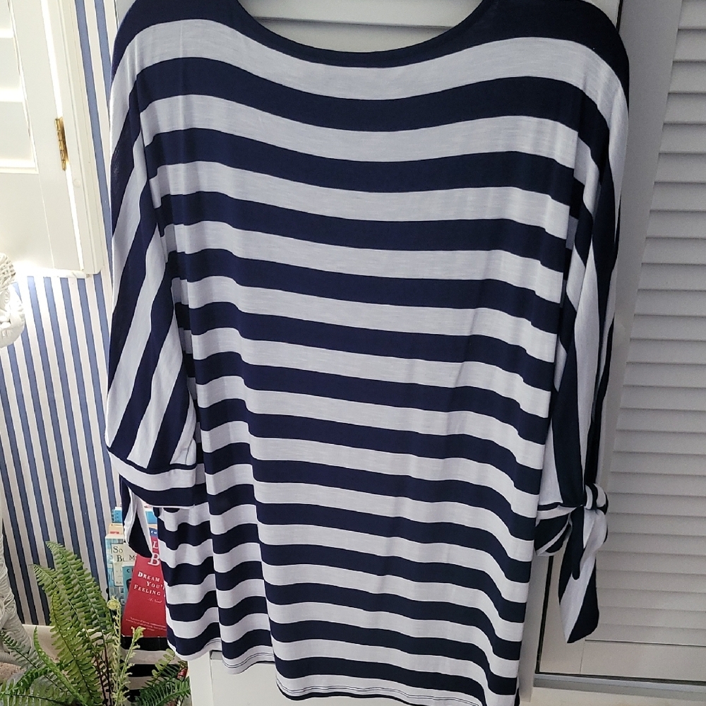 Soft Surroundings Blue & White ¾ Sleeve Tee. Large. - Picture 8 of 12